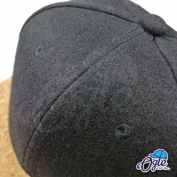 หมวกฮิปฮอป-ผ้ากํามะหยี่-สีดำ-ปีกหมวกหนังลายไม้ก๊อก