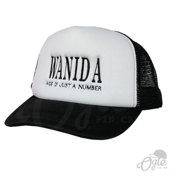 หมวกตาข่าย-สีดำ-หมวกปักชื่อ-Wanida-ด้านข้าง
