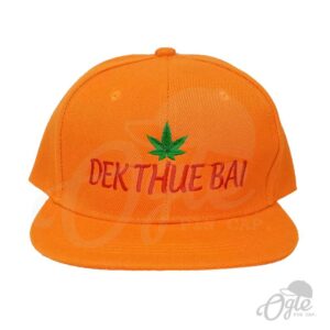 หมวกฮิปฮอป-สีส้ม-ปักชื่อ-Dek-Thue-Bai-ด้านหน้า