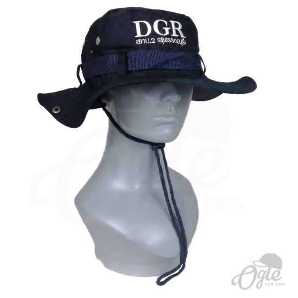 หมวกเดินป่า-สีกรม-หมวกปักชื่อ-DGR-หุ่นสวมหมวกเอียงซ้าย
